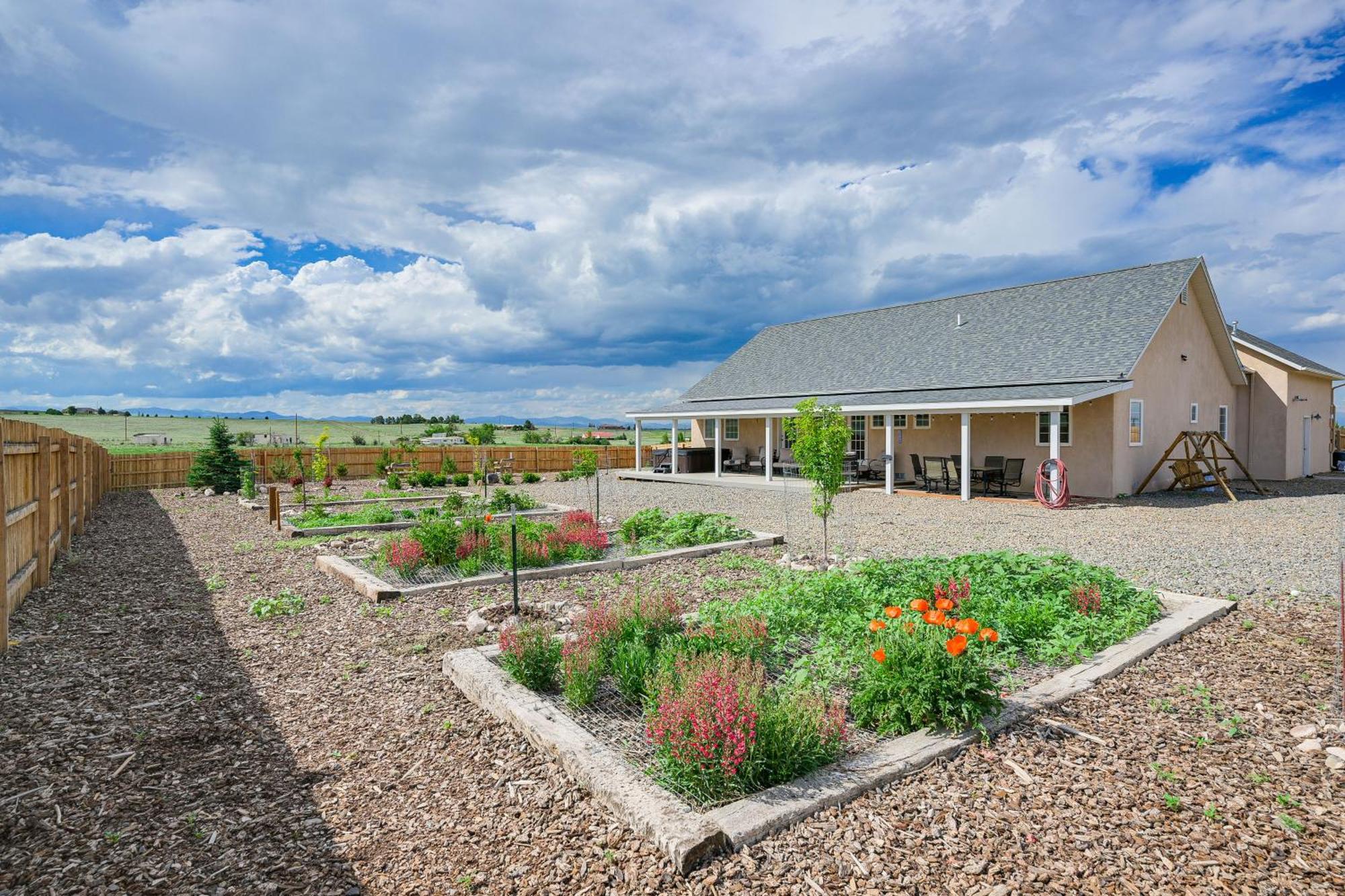 Pet-Friendly Monte Vista Home With Game Room! Exterior photo